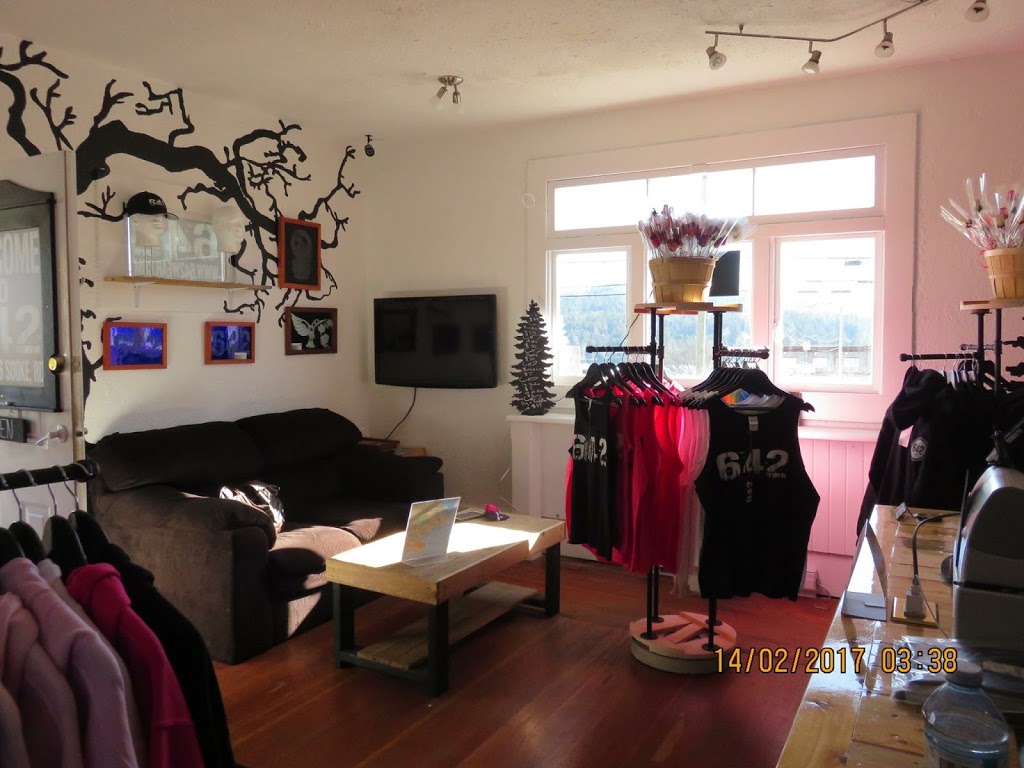 642 Wear | 6596 Sooke Rd #103, Sooke, BC V9Z 0A7, Canada | Phone: (778) 679-9734