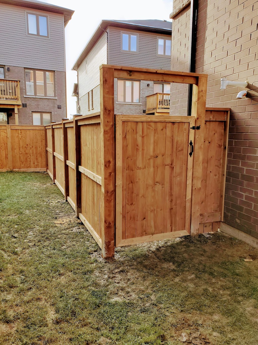 JC carpentry & fences | 46 Hazelton Ave, Hamilton, ON L9B 0E7, Canada | Phone: (905) 745-8740