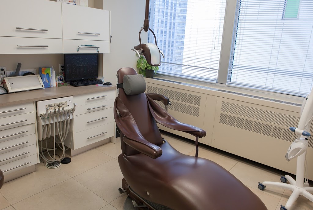 Frances Ross Dentist | 790 Bay St, Toronto, ON M5G 1N8, Canada | Phone: (416) 924-0437