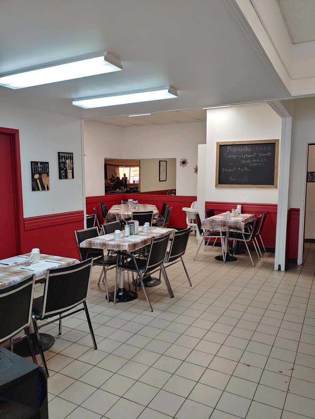 Resto Belvédère | 305 Rue Saint-Émile, Chicoutimi, QC G7G 2L3, Canada | Phone: (418) 602-1001