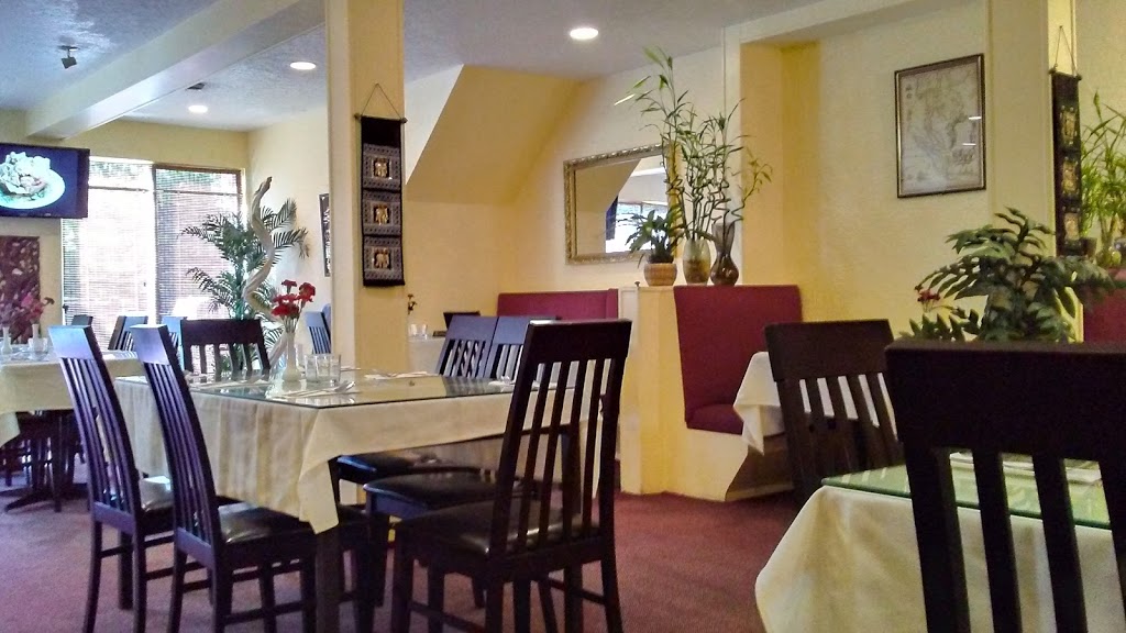 Thai Lemongrass Restaurant | 3838 Cadboro Bay Rd, Victoria, BC V8N 4G2, Canada | Phone: (250) 385-3838