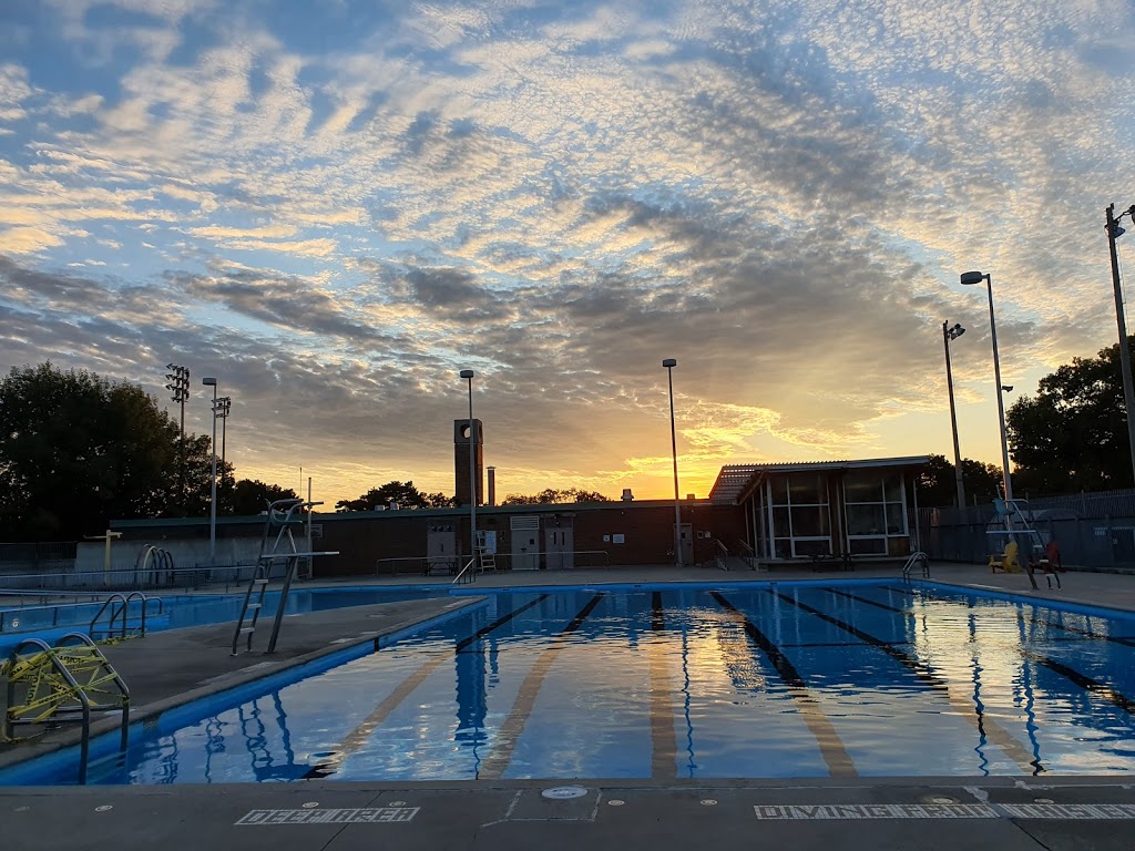 High Park Outdoor Pool | 1873 Bloor St W, Toronto, ON M6R 2Z3, Canada | Phone: (416) 392-7807