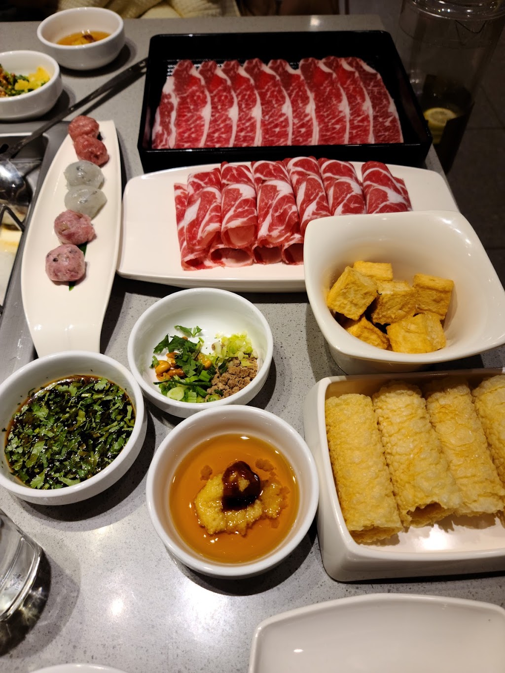 Haidilao Hot Pot 海底捞火锅 | 5328 Hwy 7 Suite 4, Markham, ON L3P 1B9, Canada | Phone: (905) 201-9598