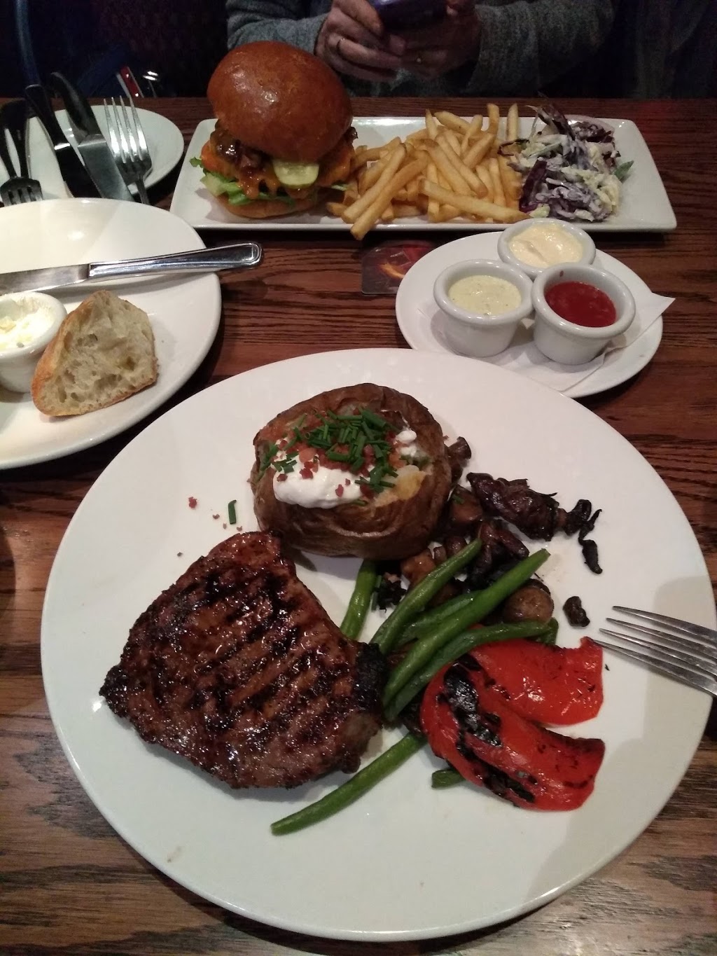 The Keg Steakhouse & Bar | 36 Horseshoe Crescent, Waterdown, ON L0R 2H2, Canada | Phone: (905) 690-1709