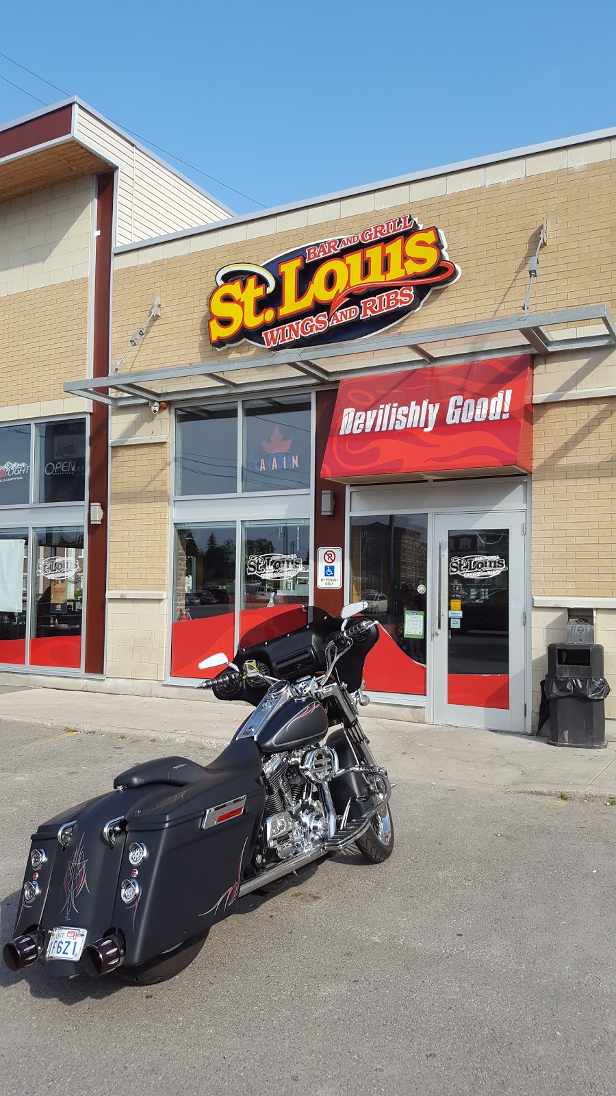 St. Louis Bar & Grill | 1812 Simcoe St N #1, Oshawa, ON L1G 4Y3, Canada | Phone: (905) 721-9999