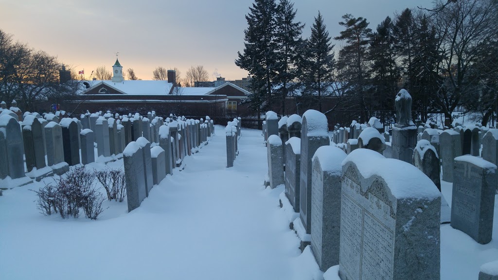 Roselawn Cemetery | Roselawn Ave, Toronto, ON M5N 1L9, Canada