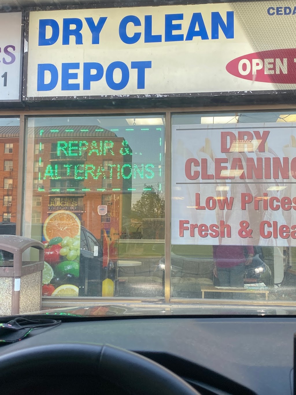 Cedargreen Coin Laundry and Dry Clean Depot | 3340 Lawrence Ave E, Scarborough, ON M1H 1A7, Canada | Phone: (416) 289-7514