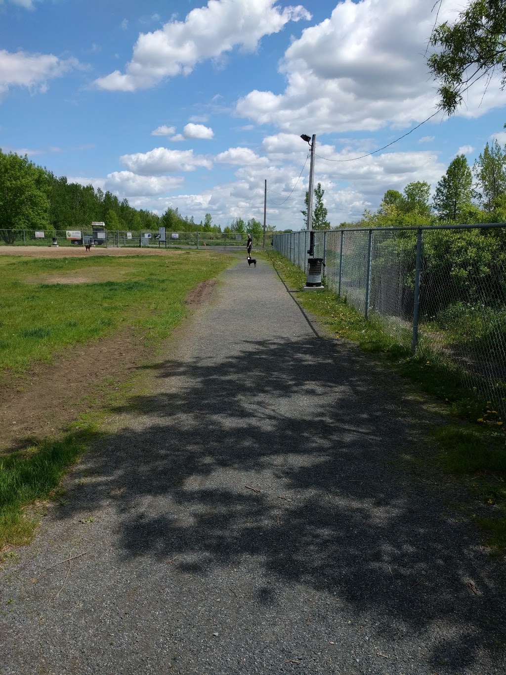 dog park Vauquelin Saint-Hubert | 5800 Boul Vauquelin, Saint-Hubert, QC J3Y 8Y9, Canada | Phone: (450) 463-7311