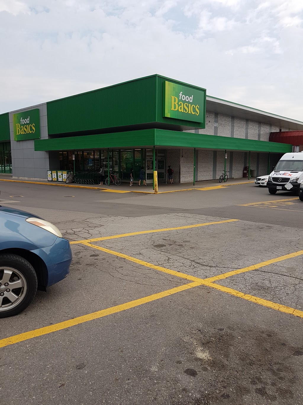 Food Basics | 5915 Yonge St, North York, ON M2M 3T9, Canada | Phone: (416) 221-2961