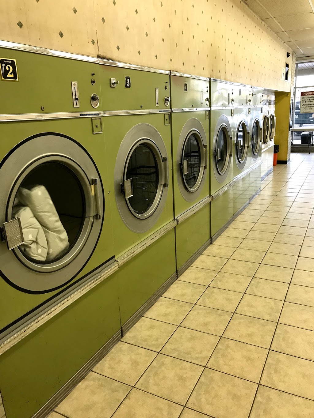 Sauders Dry Cleaners and Laundromat | 120 Ottawa St N, Kitchener, ON N2H 3K5, Canada | Phone: (519) 743-1362