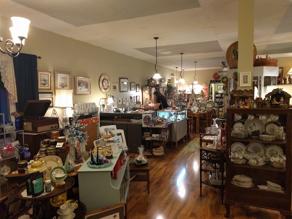 Rose Cottage Antiques and Gifts | 401 Water St, Summerside, PE C1N 1C8, Canada | Phone: (902) 724-3399