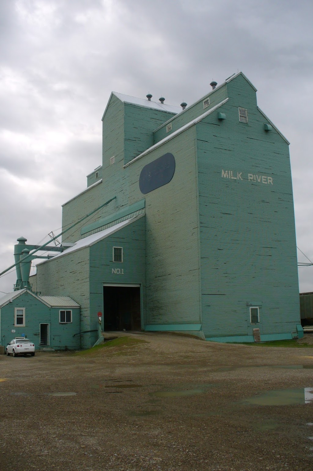 Milk River Town Hall | 240 Main St NW, Milk River, AB T0K 1M0, Canada | Phone: (403) 647-3773