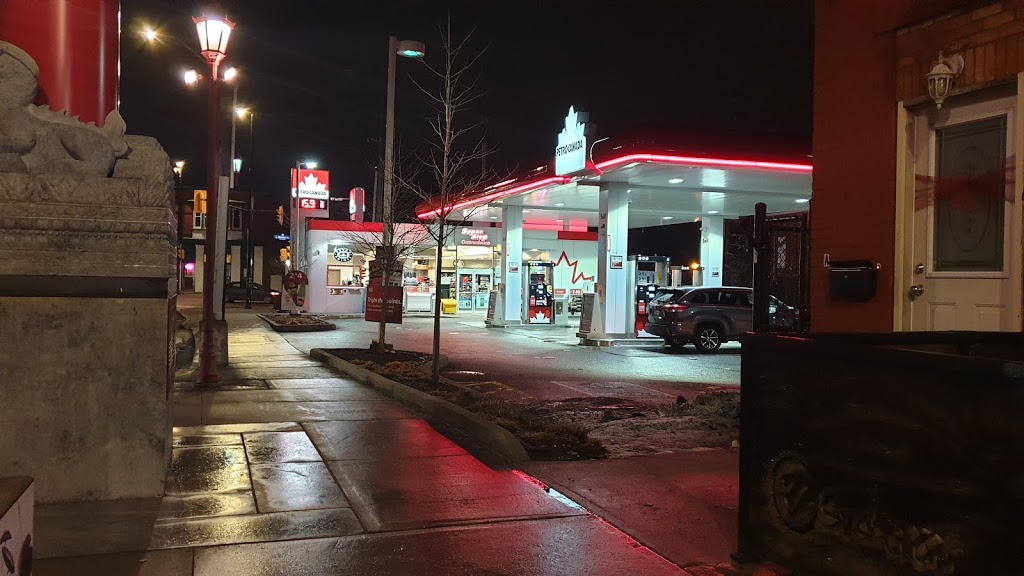 Petro-Canada | 676 Somerset St W, Ottawa, ON K1R 6P4, Canada | Phone: (613) 237-9555