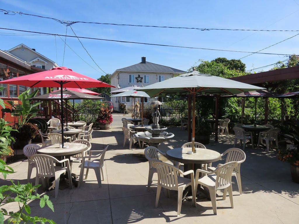 Terrasse chez Donat | 190 Rue Laurent, Saint-Jean-de-Matha, QC J0K 2S0, Canada | Phone: (450) 886-2519