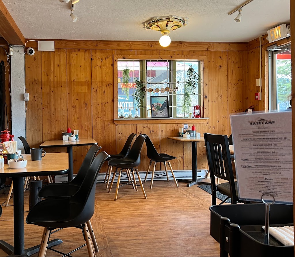 Basecamp Burger Joint | 140 Esplanade Ave, Harrison Hot Springs, BC V0M 1K0, Canada | Phone: (604) 491-3368