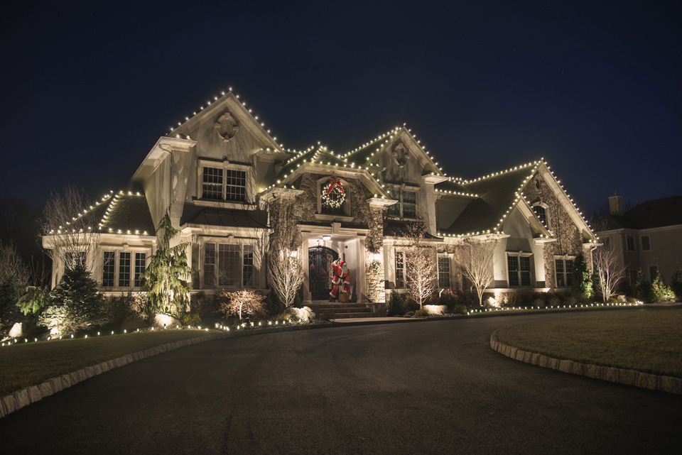 Comrade Clean Christmas Lights Installation | 5331 168 St, Cloverdale, BC V3Z 1E2, Canada | Phone: (778) 700-0046