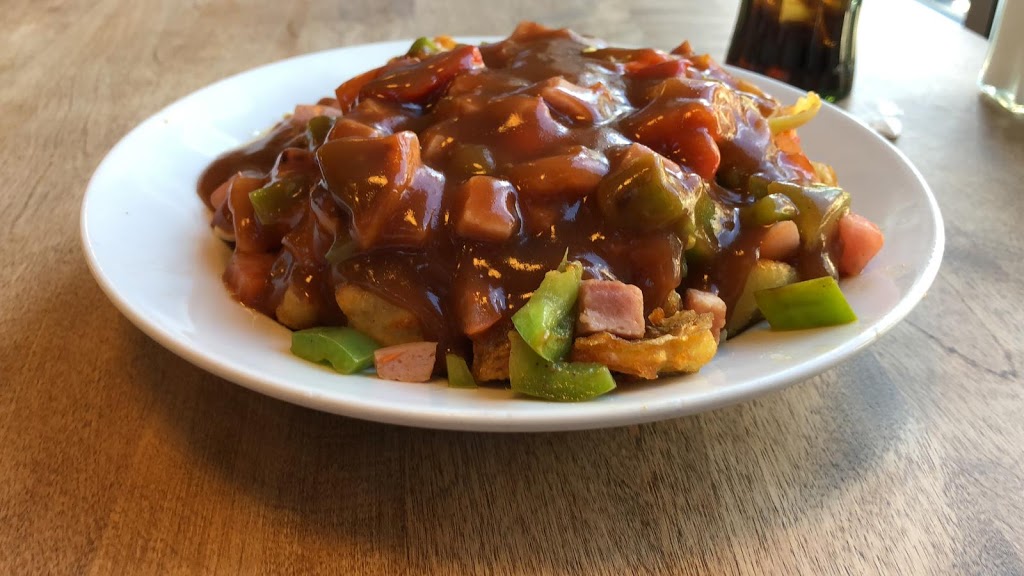 Poutineville | 1348 Rue Beaubien E, Montréal, QC H2G 3A7, Canada | Phone: (514) 544-8800