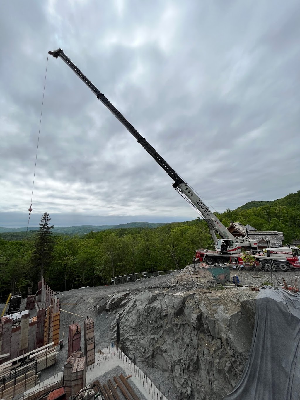 Grues Benoit Arseneault | 2033 Rue Murray Bay, Mascouche, QC J7L 4G8, Canada | Phone: (514) 885-4209