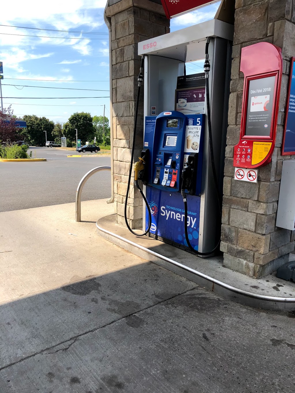 Esso | 2665 St-Charles Cote #100, Saint-Lazare, QC J7T 2H9, Canada | Phone: (450) 458-7878