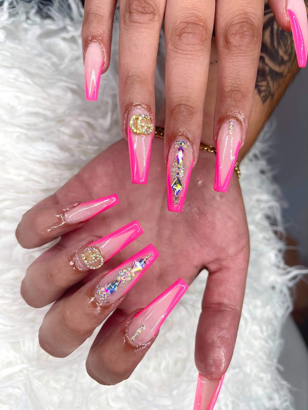 Ritas Luxury Nails & Beauty | 800 Upper Wentworth St, Hamilton, ON L9A 5H2, Canada | Phone: (365) 336-2710