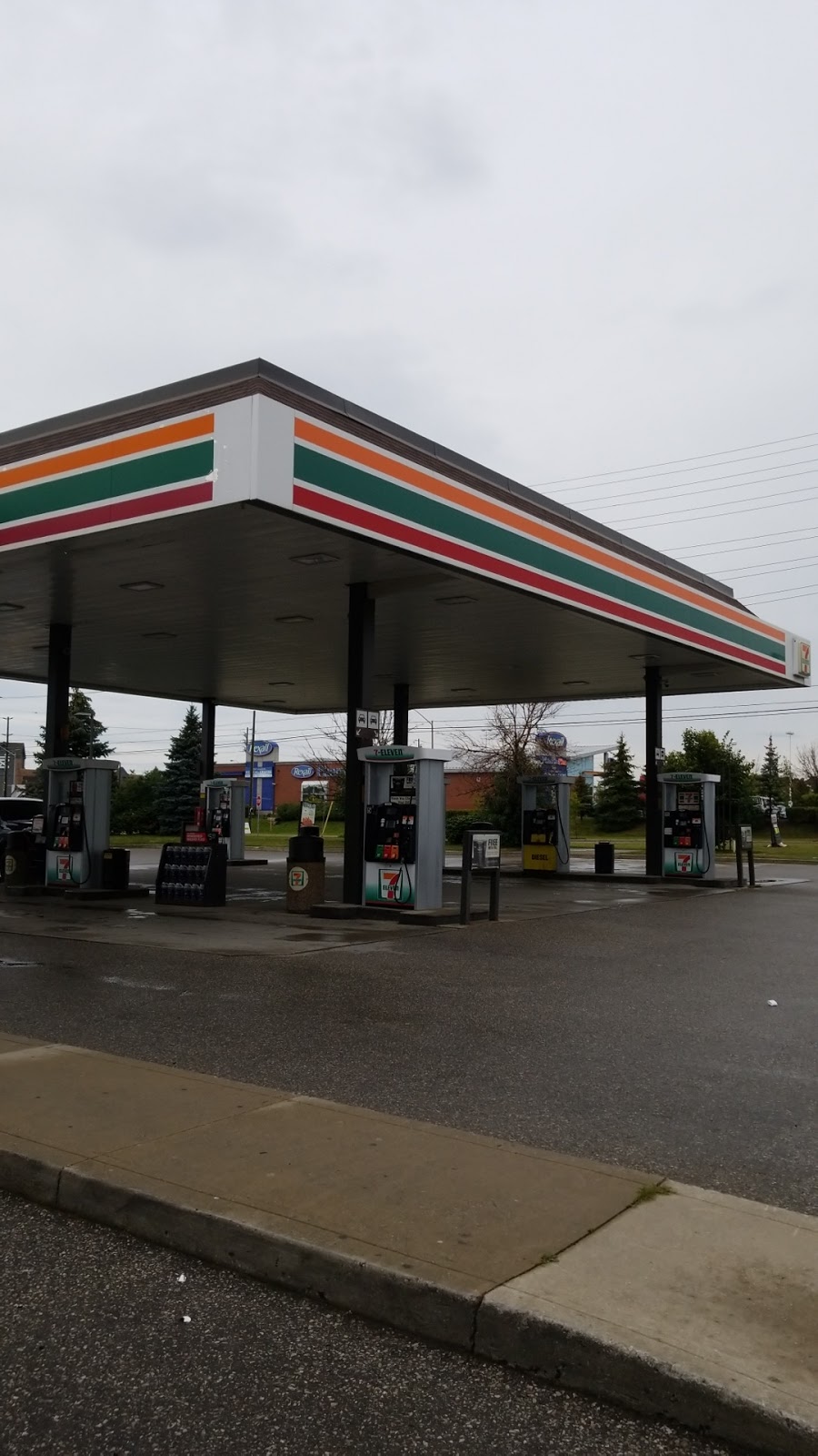 7-Eleven | 3711 Rutherford Rd, Woodbridge, ON L4L 1A6, Canada | Phone: (905) 264-1224