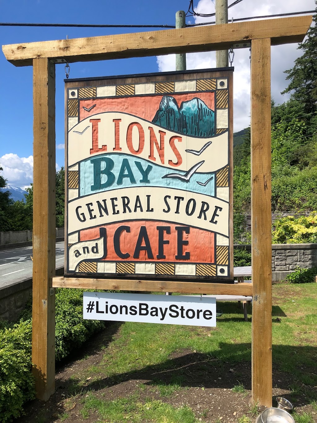 Lions Bay Liquor | 350 Centre Rd, Lions Bay, BC V0N 2E0, Canada | Phone: (604) 921-6344