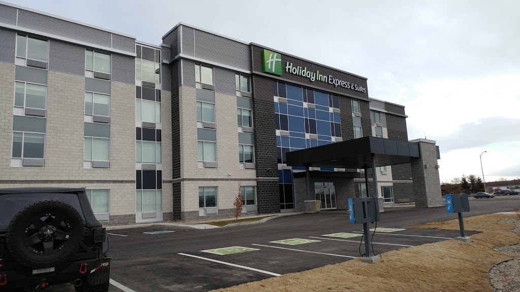 Holiday Inn Express & Suites Trois-Rivieres Ouest | 2000 Rue des Grands Marchés, Trois-Rivières, QC G9B 0Y9, Canada | Phone: (819) 841-4774