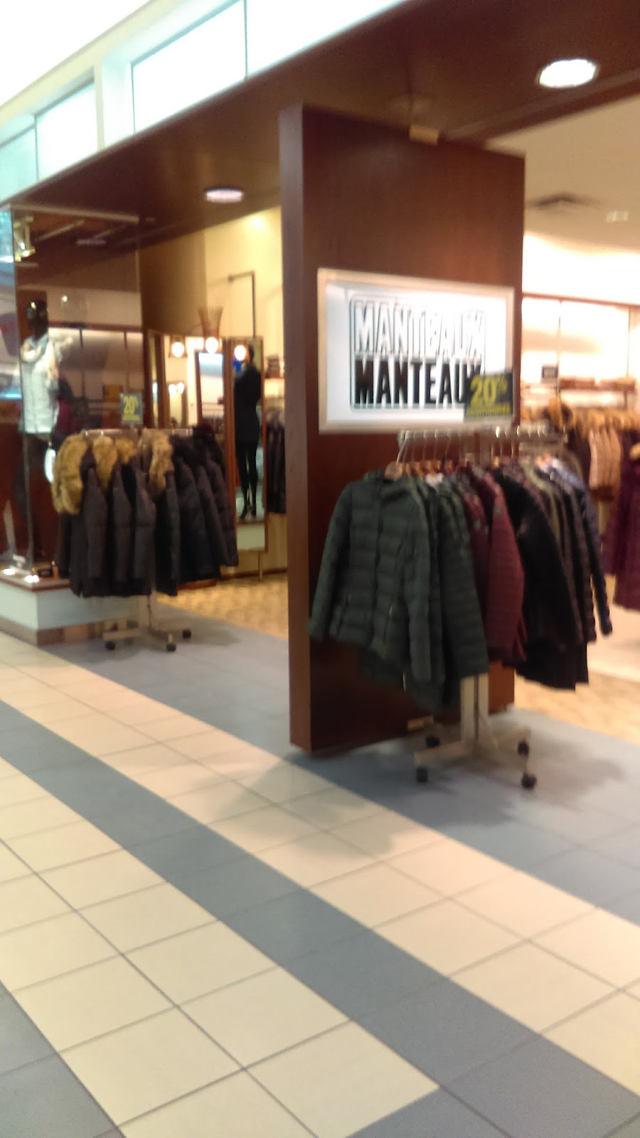 Manteaux Manteaux | Carrefour Richelieu, 600 Rue Pierre-Caisse, Saint-Jean-sur-Richelieu, QC J3A 1M1, Canada | Phone: (450) 376-1698