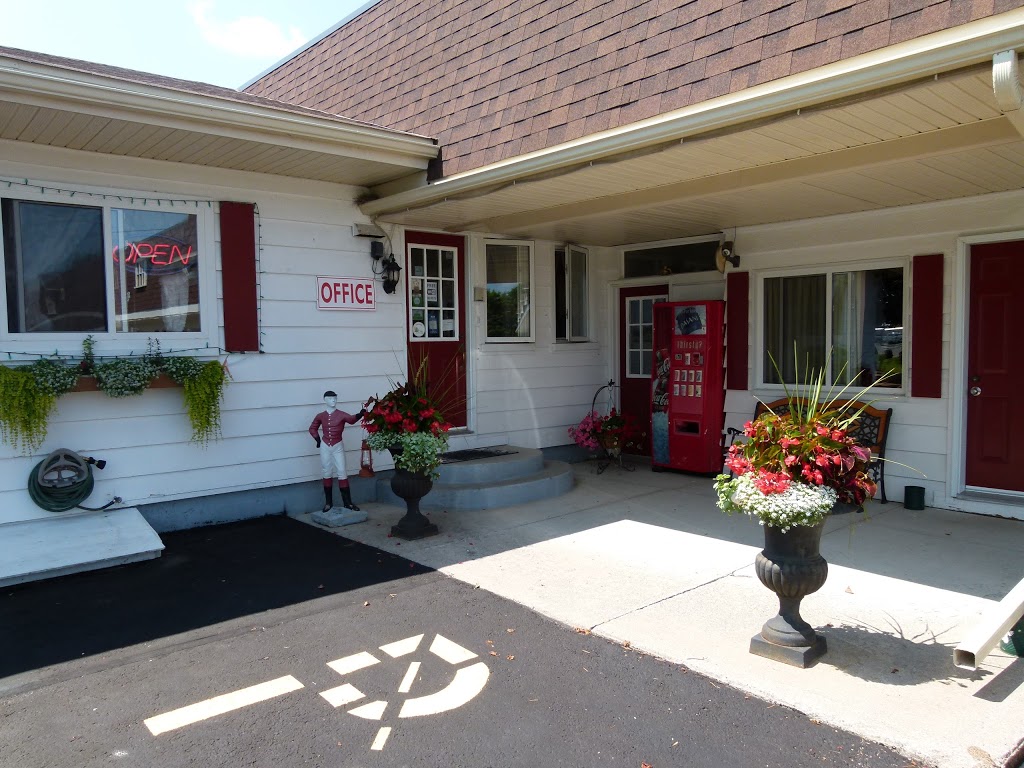 Country Squire Motel | 111 Staye Ct Dr, Arnprior, ON K7S 3G8, Canada | Phone: (613) 623-6556