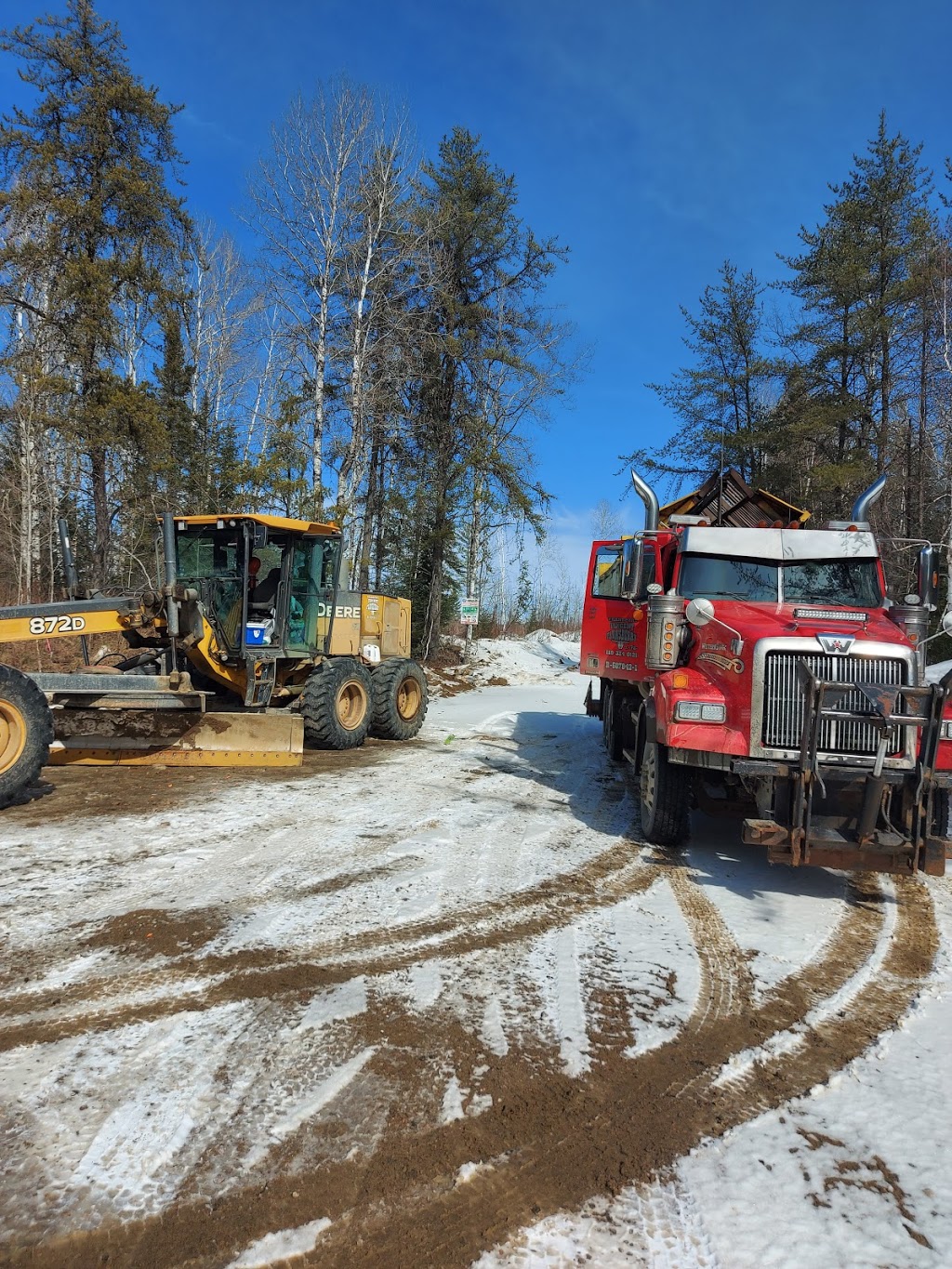 Transport Vincent Flansberry et Filles | 44 Chemin des Eaux, Egan-Sud, QC J9E 3A9, Canada | Phone: (819) 334-0121