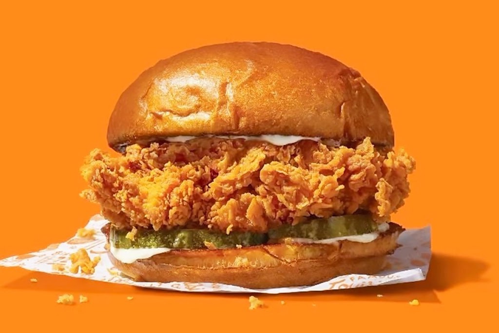 Popeyes Louisiana Kitchen | 194 Queens Quay E, Toronto, ON M5A 4K9, Canada | Phone: (416) 551-7271