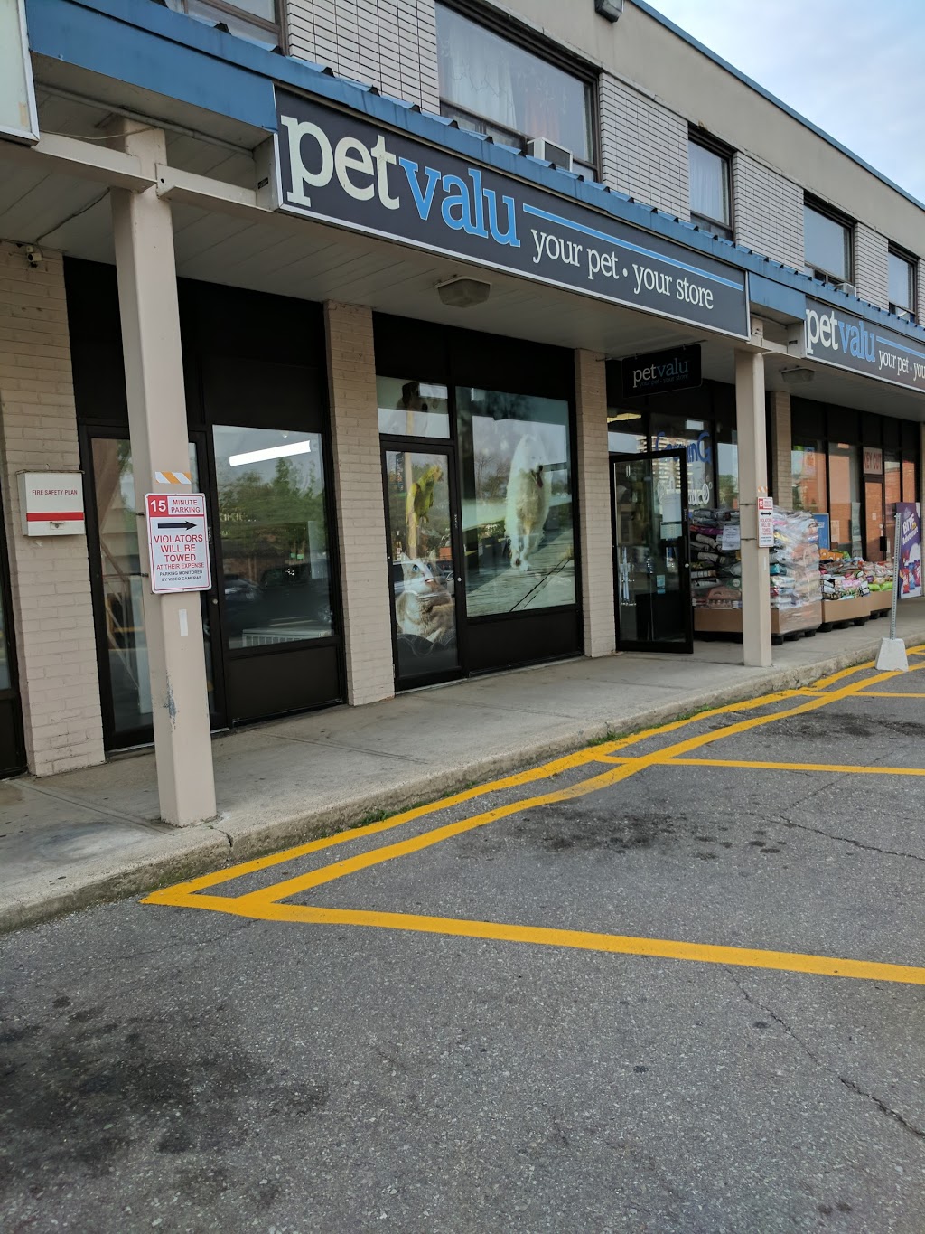 Pet Valu | 195 Lakeshore Rd E, Mississauga, ON L5G 1G2, Canada | Phone: (905) 274-8774