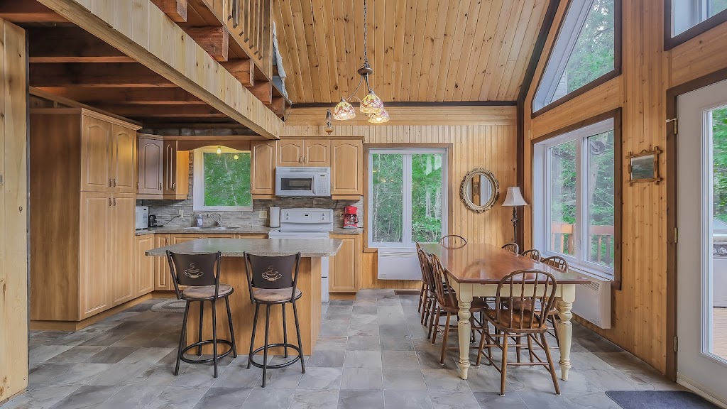 Chalet des Demers | 546 Mnt du Lac Gravel, Mont-Saint-Michel, QC J0W 1P0, Canada | Phone: (514) 705-5941