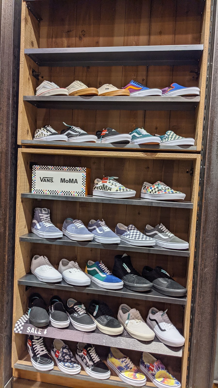 Vans | 900 Maple Ave, Burlington, ON L7S 2J8, Canada | Phone: (905) 631-8383