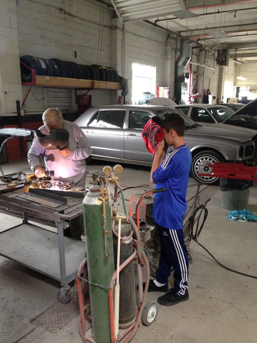 Ryding Auto Body & Mechanical | 1107 Castlefield Ave, Toronto, ON M6B 1E8, Canada | Phone: (416) 787-6174