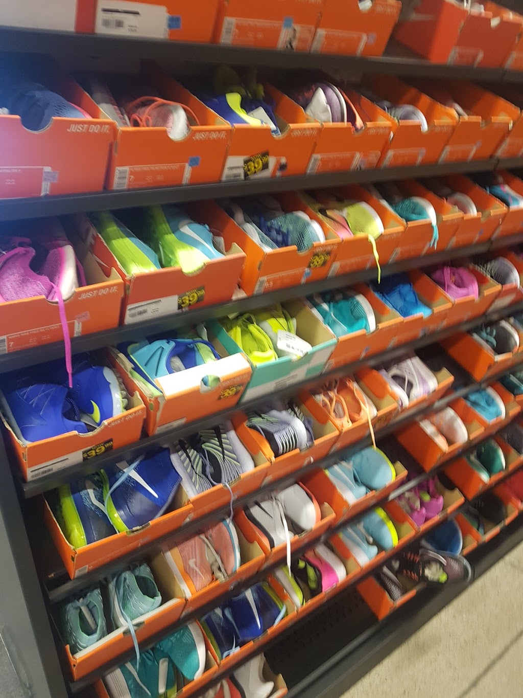 Payless ShoeSource | 1250 S Service Rd Unit 132B, Mississauga, ON L5E 1V4, Canada | Phone: (905) 271-7077