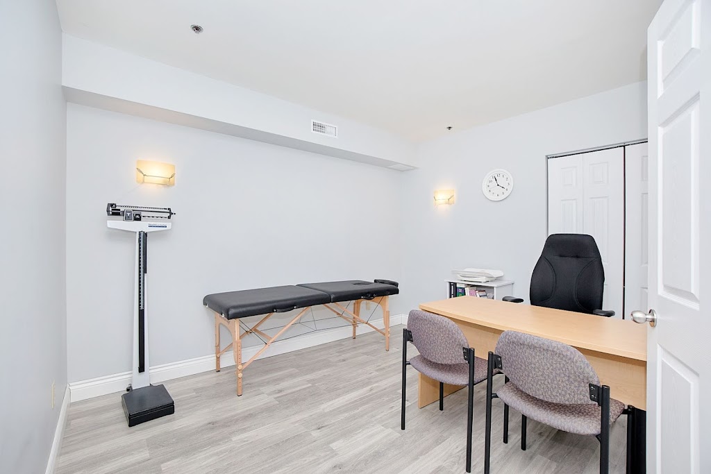 Mulock Chiropractic | 17705 Leslie St #18, Newmarket, ON L3Y 3E3, Canada | Phone: (905) 853-9685