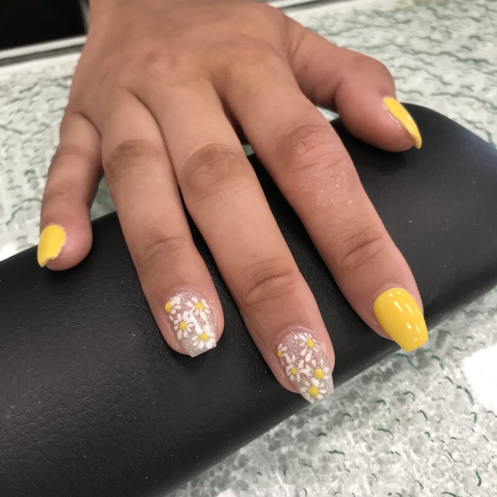 Q Nails | 1632 14 Ave NW #1768, Calgary, AB T2N 2K0, Canada | Phone: (403) 719-2220