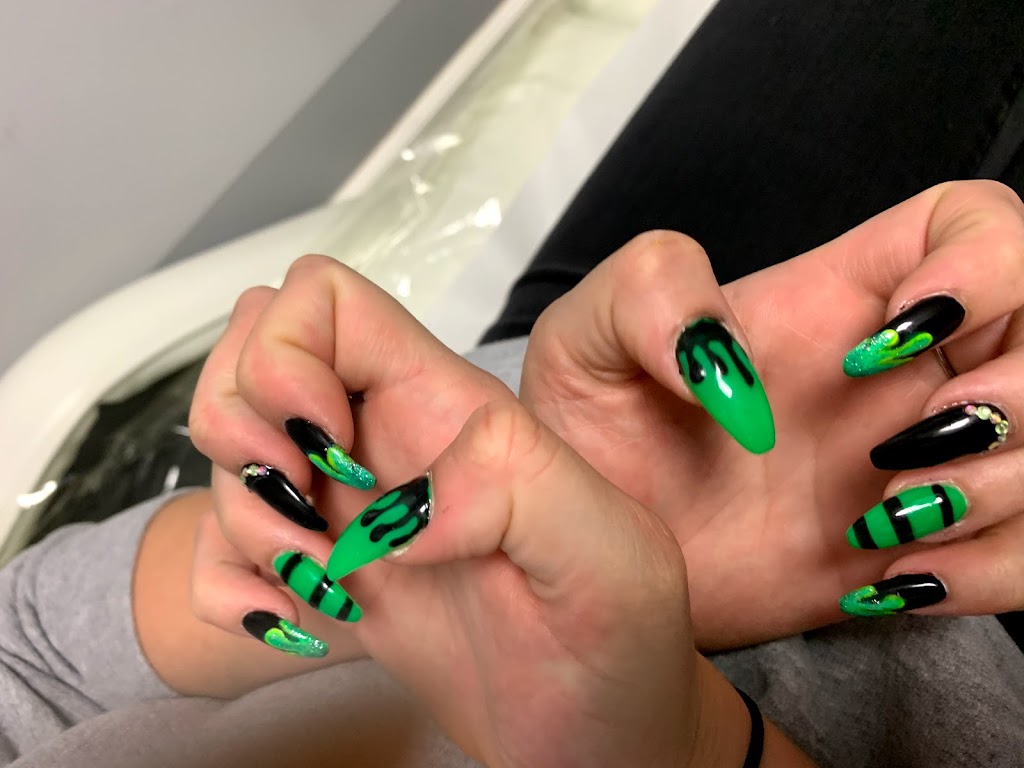 Hot Nails | 1345 Huron St #7, London, ON N5V 2E3, Canada | Phone: (519) 453-5162