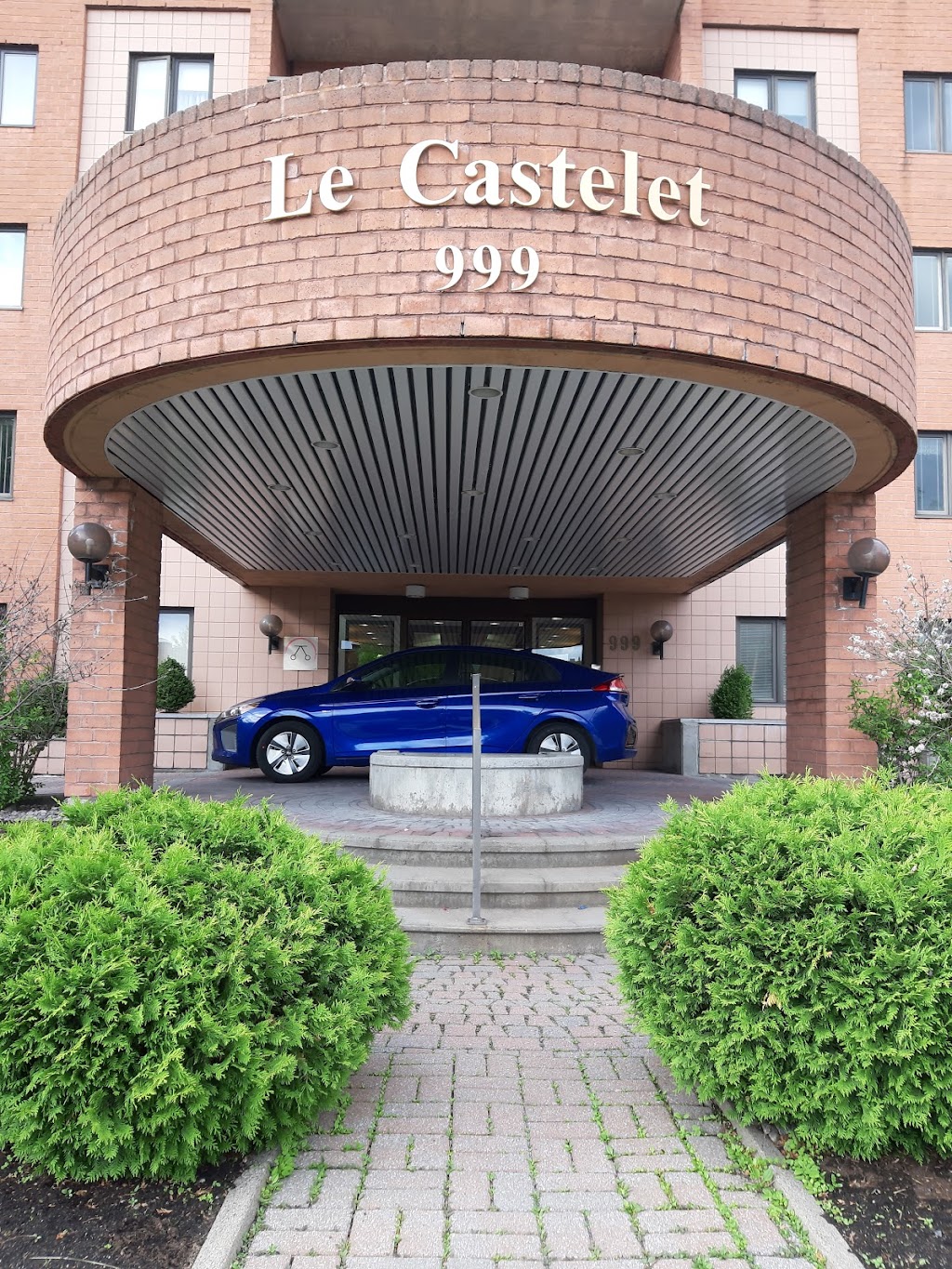 Le Castelet 1 | 999 Boul Montpellier, Saint-Laurent, QC H4L 5E5, Canada | Phone: (514) 748-5183