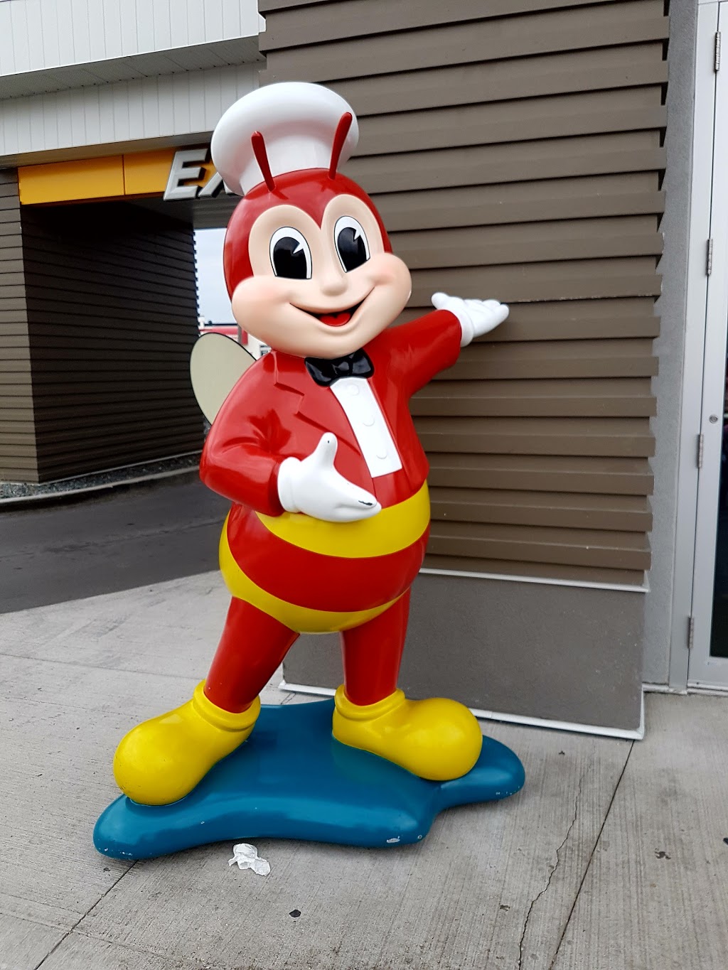 Jollibee | 1406 Ellice Ave, Winnipeg, MB R3G 0G4, Canada | Phone: (204) 772-6701