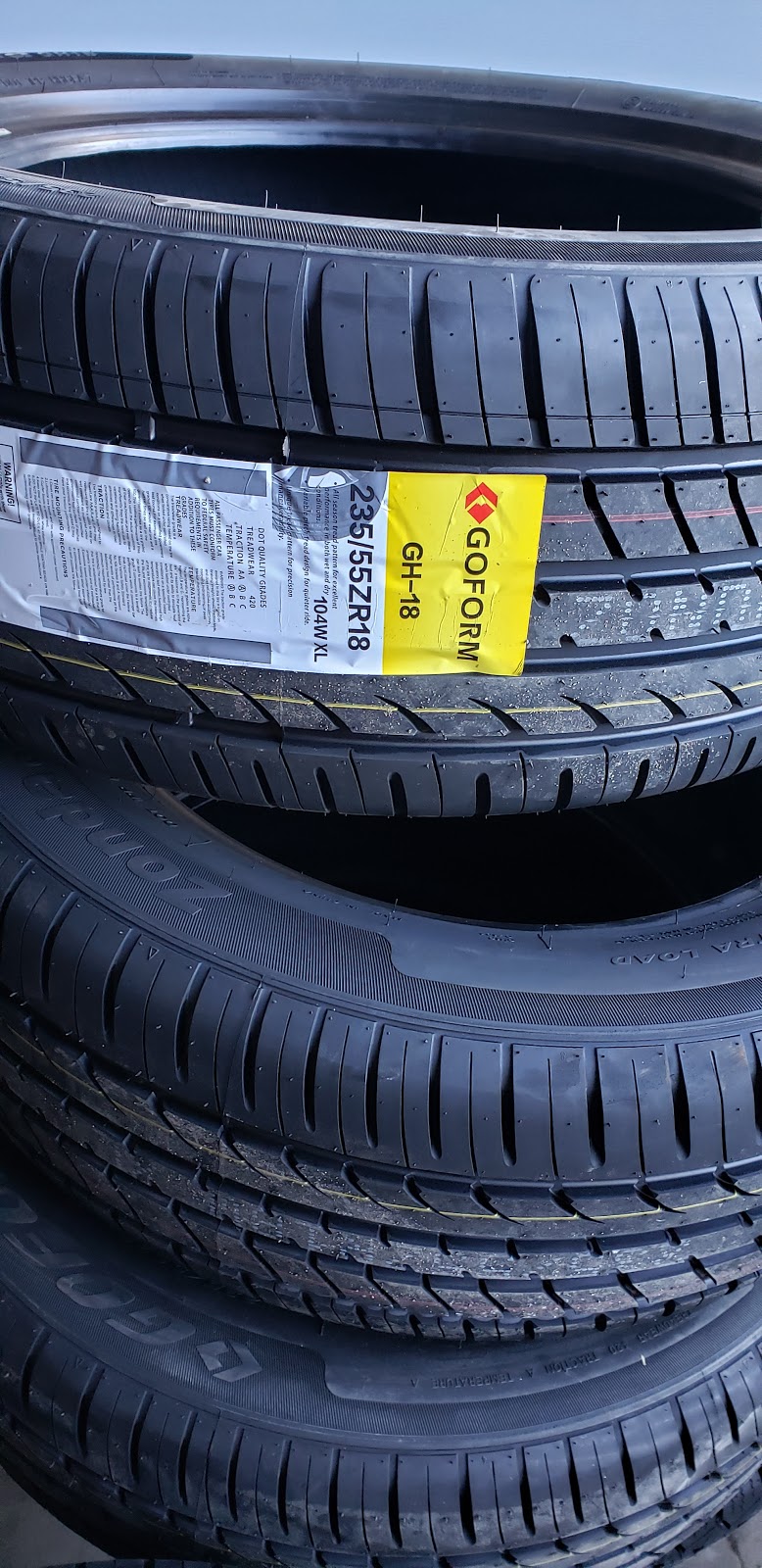 Discount tyres Barrie tires & rims | 4 Ferris Ln, Barrie, ON L4M 2X7, Canada | Phone: (705) 896-3901