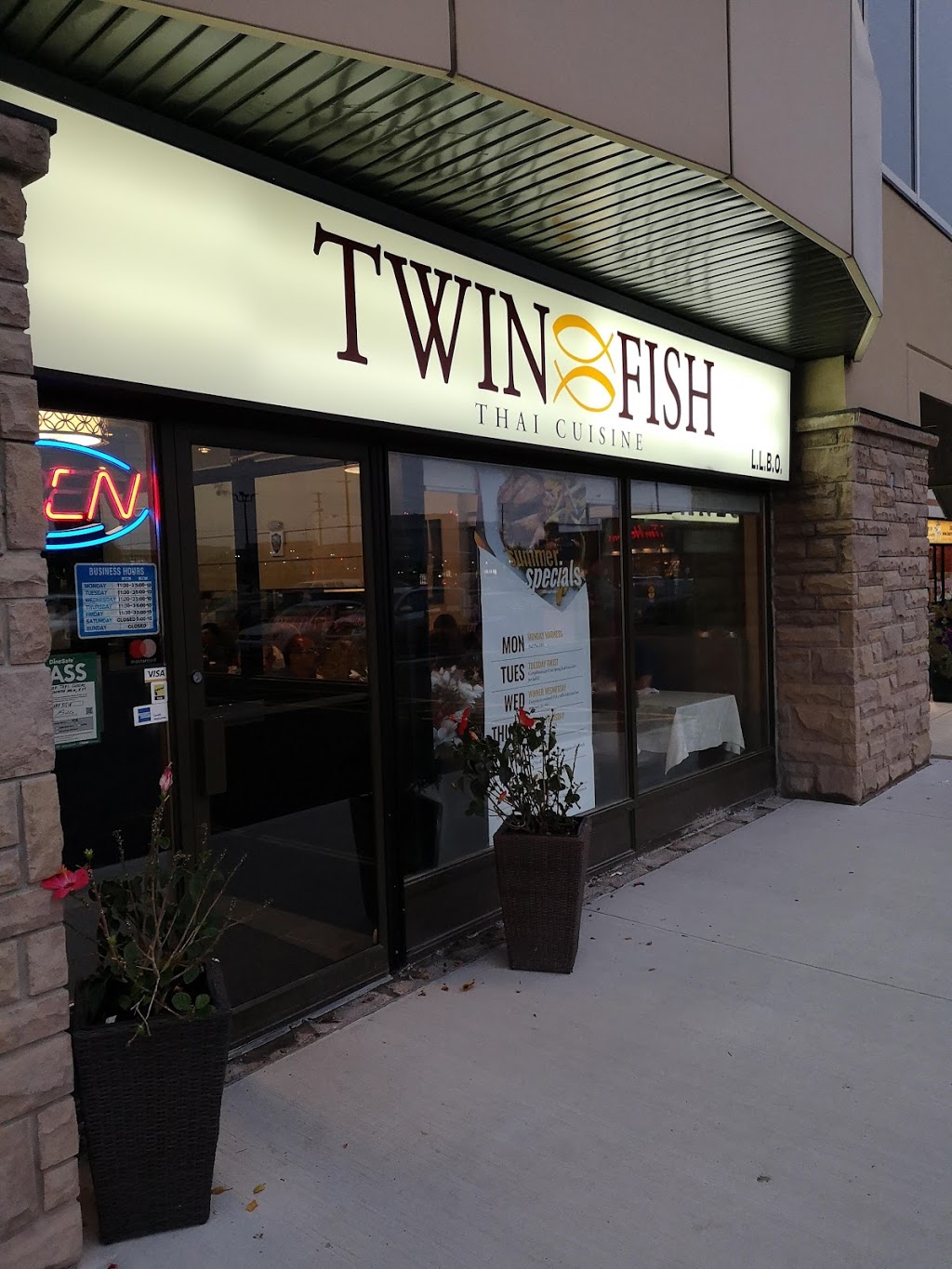 Twin Fish Thai Cuisine | 5555 Eglinton Ave W, Etobicoke, ON M9C 5M1, Canada | Phone: (416) 695-8866