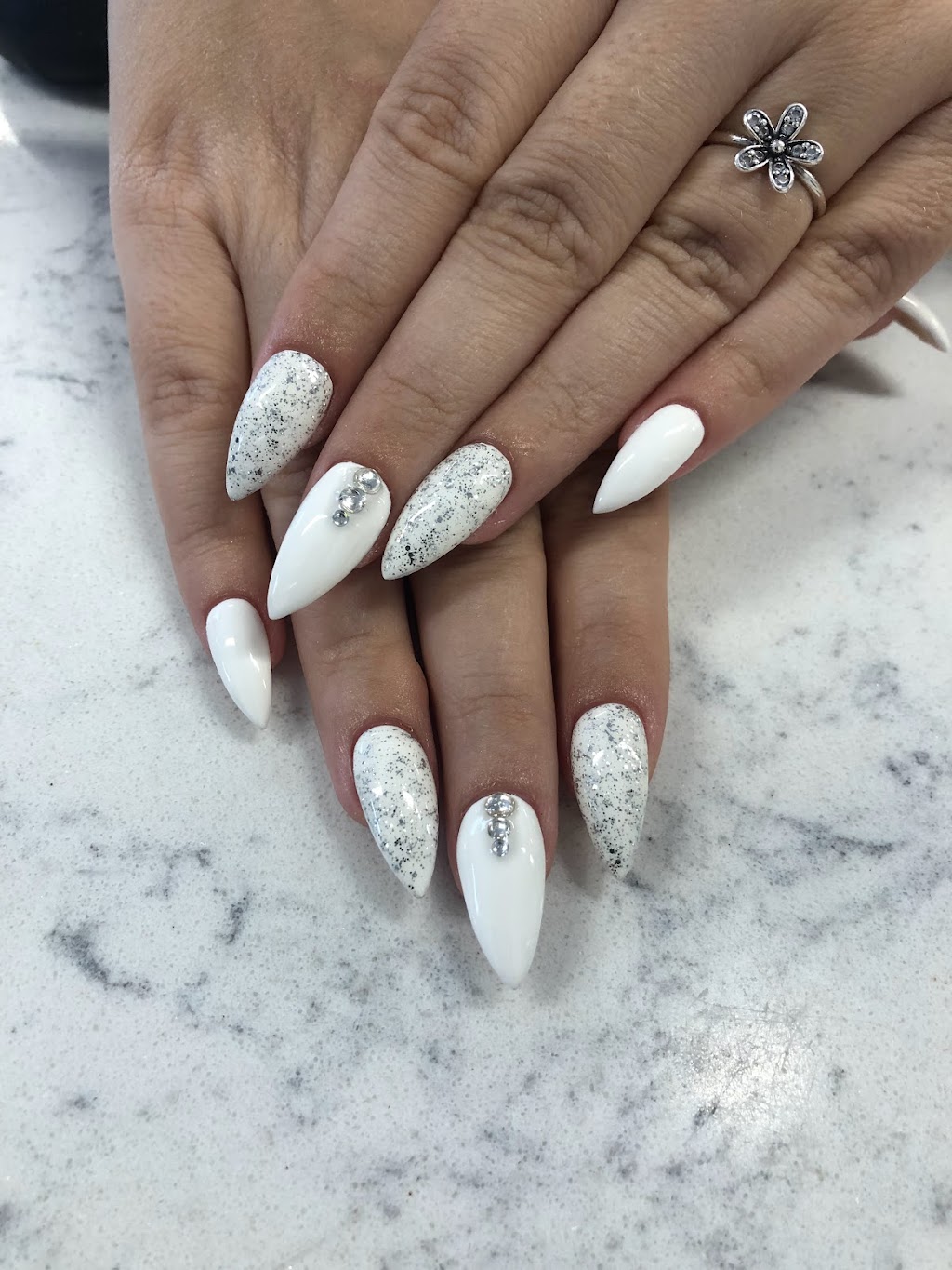 Ongles JJ Nails | 4729 Blvd. Samson, Laval, QC H7W 2H8, Canada | Phone: (450) 934-3334