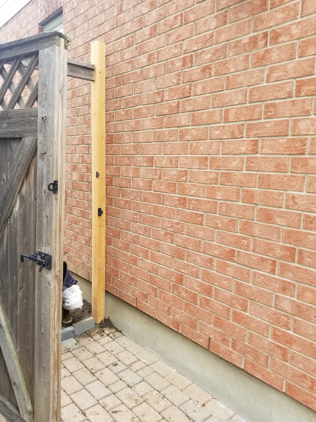 Ottawa Fence Guys | 1957 Jasmine Crescent, Gloucester, ON K1J 7Z4, Canada | Phone: (613) 600-4434