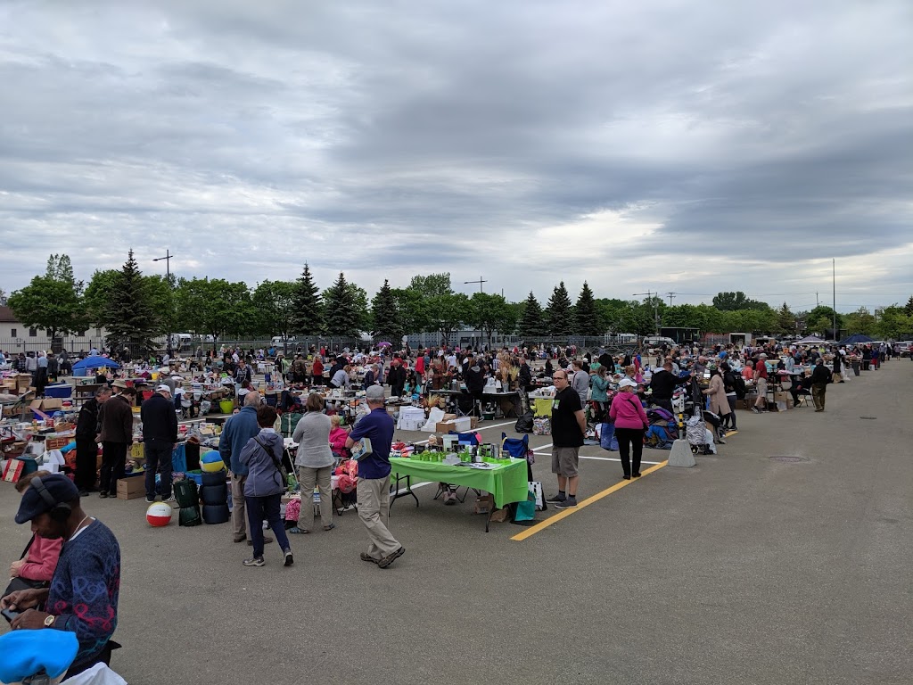 Marché aux puces de Québec | 250, Boulevard Wilfrid-Hamel Stationnement P3 Coin Soumande et, Av. du Colisée, Québec, QC G1L 5A7, Canada | Phone: (581) 745-4972