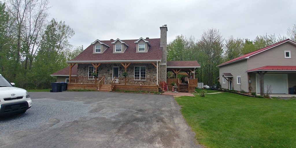 Gite Du Colibri | 610 Rang Double, Mont-Saint-Grégoire, QC J0J 1K0, Canada | Phone: (450) 346-3553