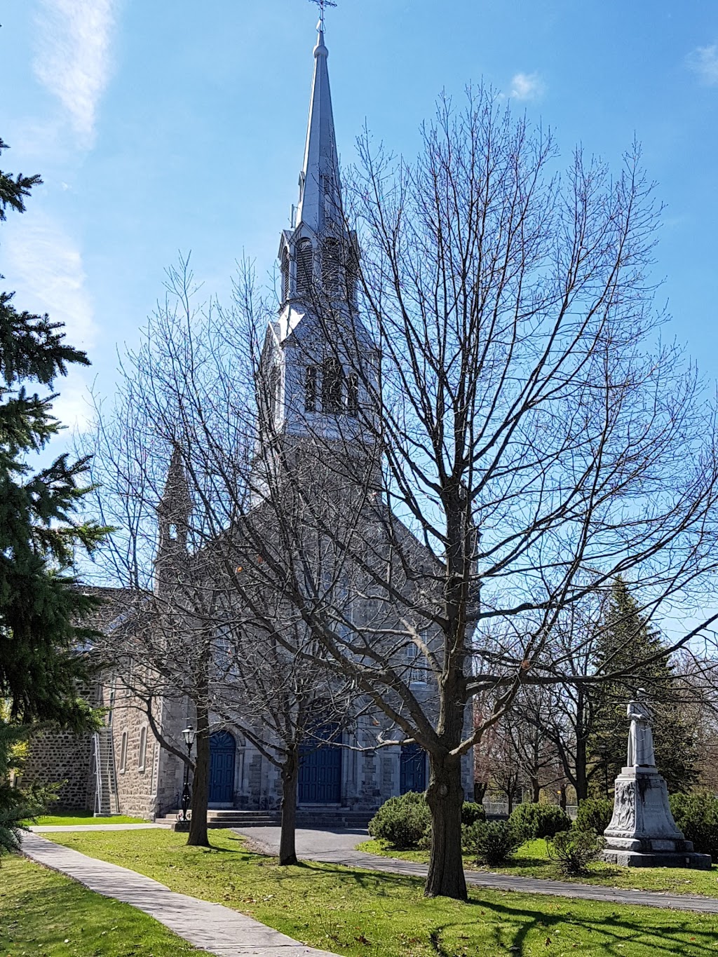 Paroisse Catholique Saint-Joseph-de-Chambly | 164 Rue Martel, Chambly, QC J3L 1V4, Canada | Phone: (450) 658-8111