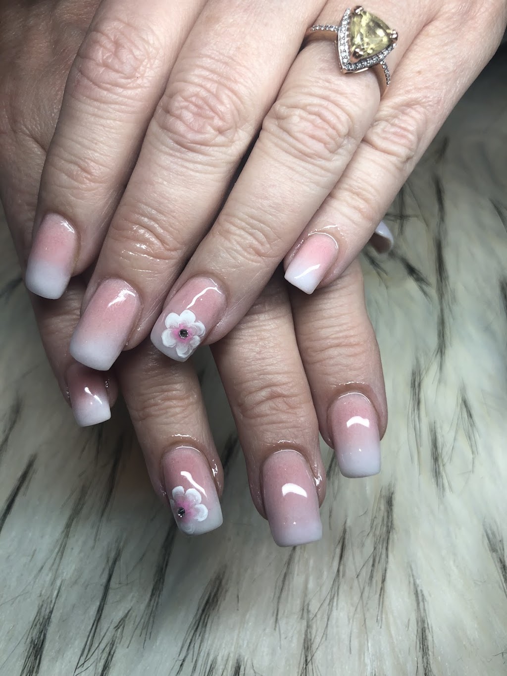 Luminous nails &spa | 14355 Macleod Trail, Calgary, AB T2Y 1M7, Canada | Phone: (403) 201-9666