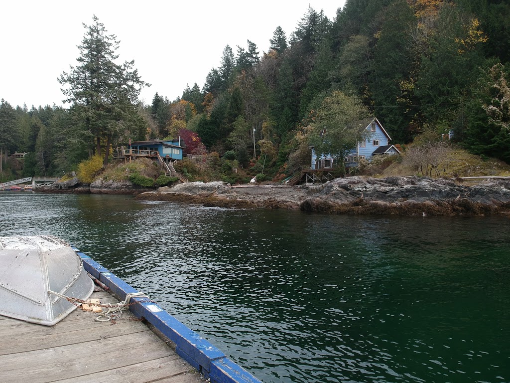 Eastman Waterfront Cottage | 1628 Mt Gardner Rd, Bowen Island, BC V0N 1G2, Canada | Phone: (888) 604-1475